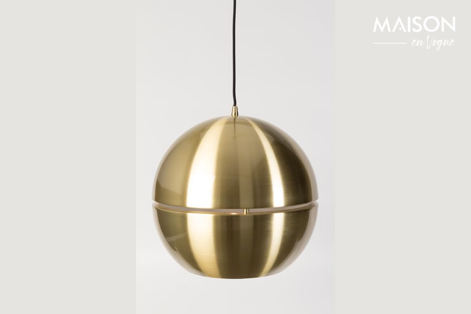 Toda tu habitación se refleja en esta elegante bola dorada
