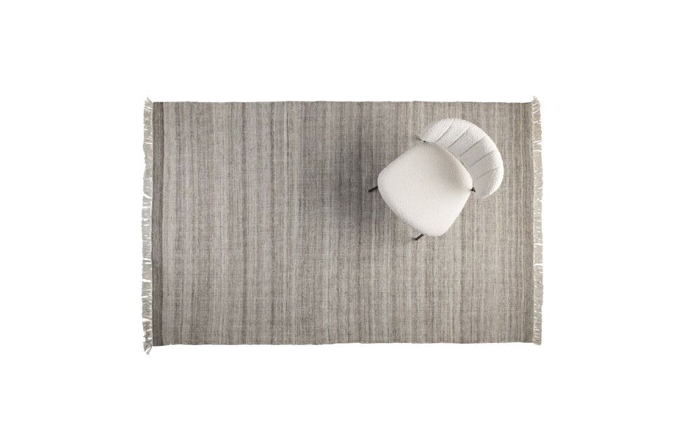 Su generoso tamaño de 160x230 cm ofrece una presencia elegante capaz de transformar el ambiente de