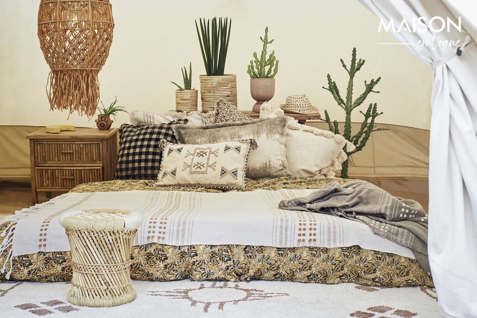 Bonita alfombra étnica de inspiración marroquí en algodón blanco marfil