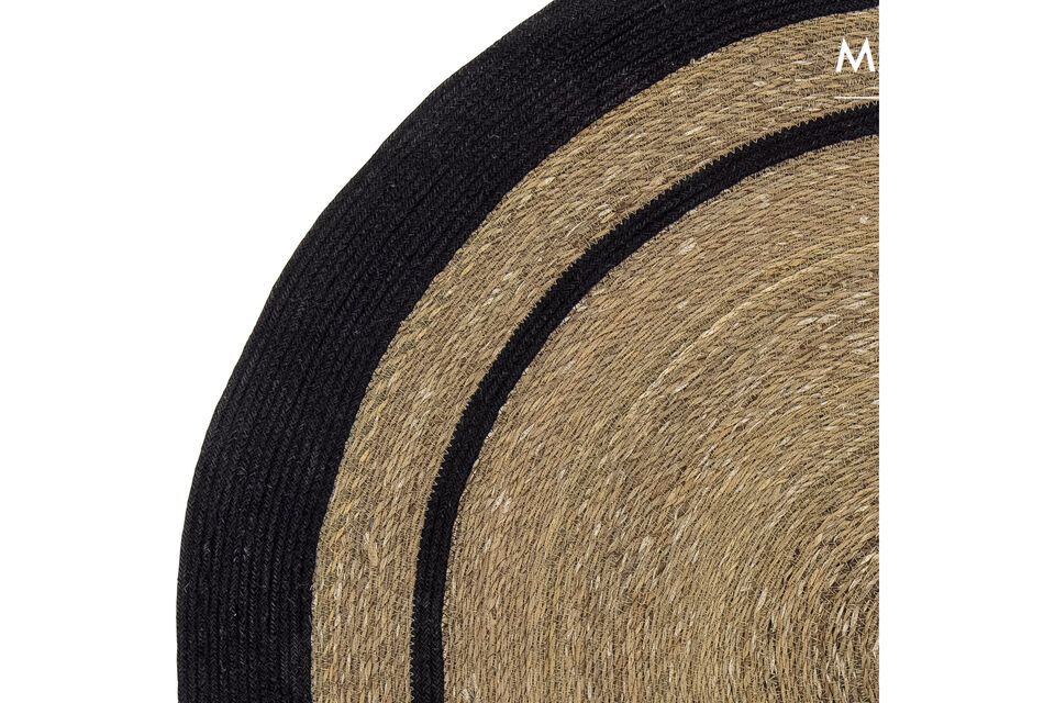 La alfombra Lune de Bloomingville está hecha de yute 100% tejido y tiene una forma circular con