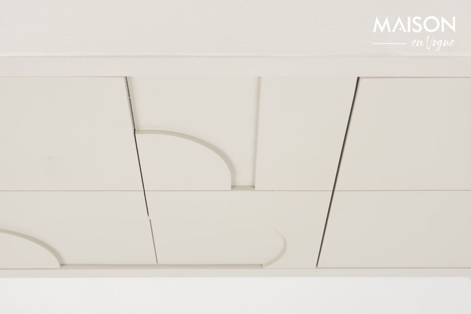 Sus puertas 3D de formas orgánicas llaman la atención