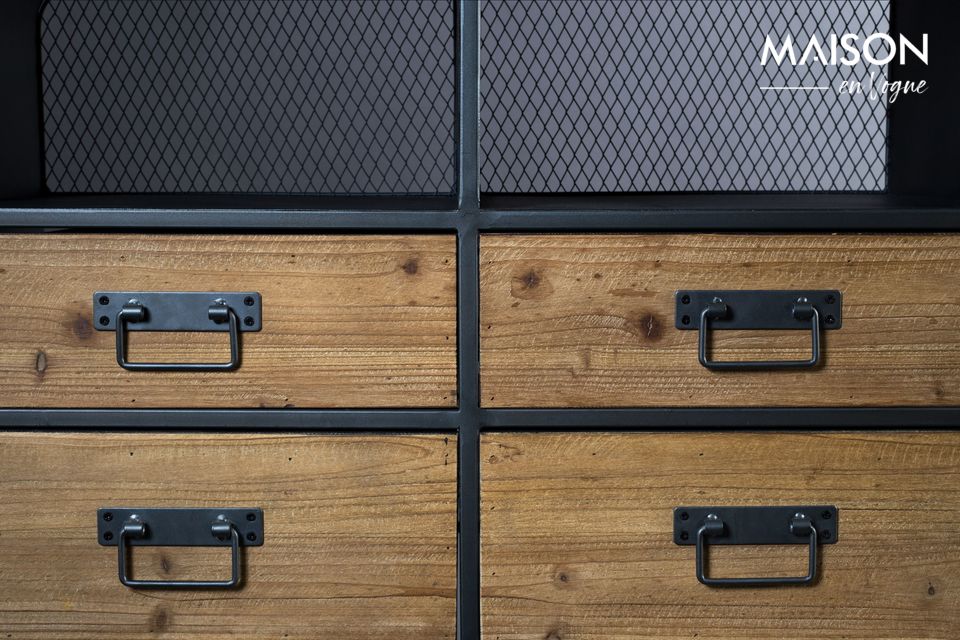 Los 4 cajones y la pequeña puerta de almacenamiento son de MDF con un frente de madera de pino con