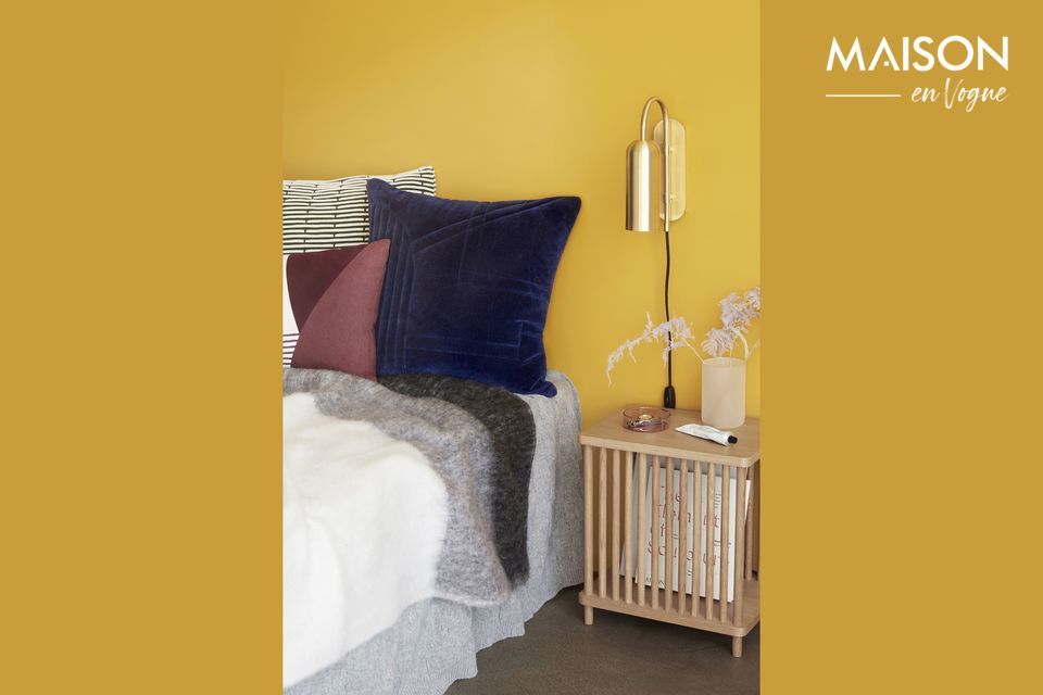 Preciosa lámpara de pared en latón dorado para dar un toque elegante a su pared