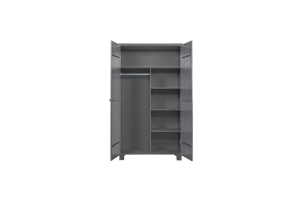 El color gris acero de todo el armario le permitirá combinar con cualquier tipo de mueble o con