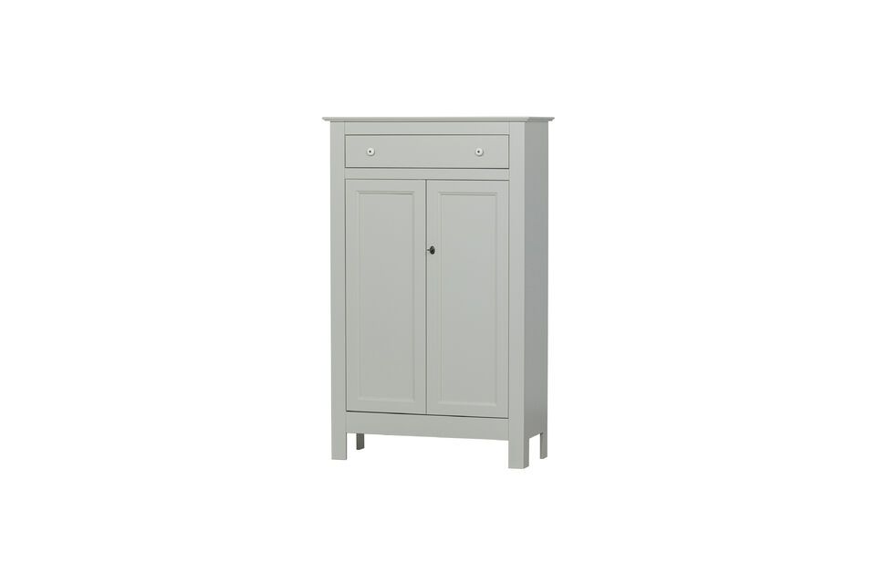 El estilo brocante de este armario de madera gris Eva aporta un elegante toque rústico a la