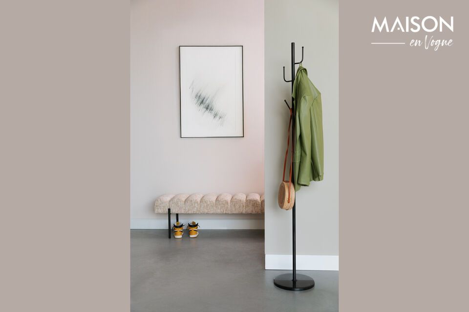 Elegancia beige para un asiento acogedor.