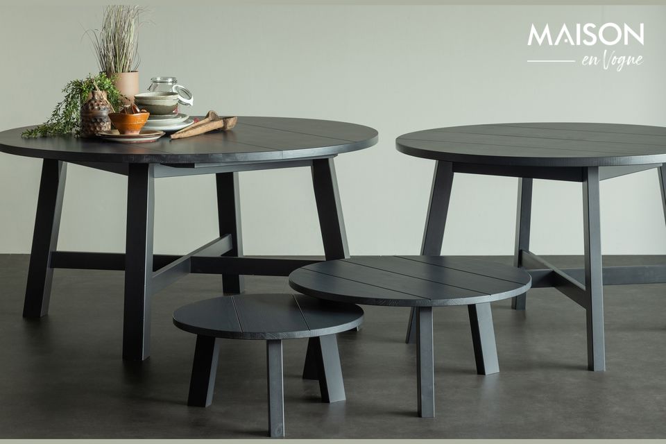 Esta mesa auxiliar forma parte de la serie de muebles Benson de la marca holandesa WOOD