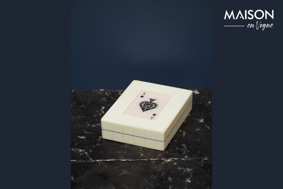 Caja blanca con 2 mazos de cartas As de picas Chehoma