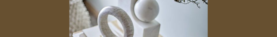 Descriptivo Materiales  Candelabro Abbelin de mármol blanco