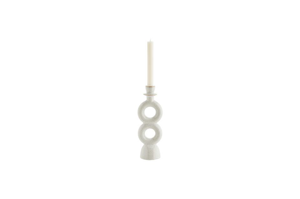 Sobrio y elegante, el candelabro Boucle de gres blanco aporta un toque de modernidad a su hogar