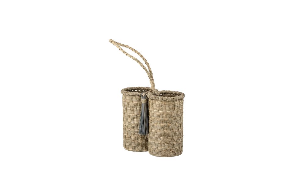 La cesta de almacenamiento Ruya de Bloomingville es una bonita cesta tejida con materiales naturales
