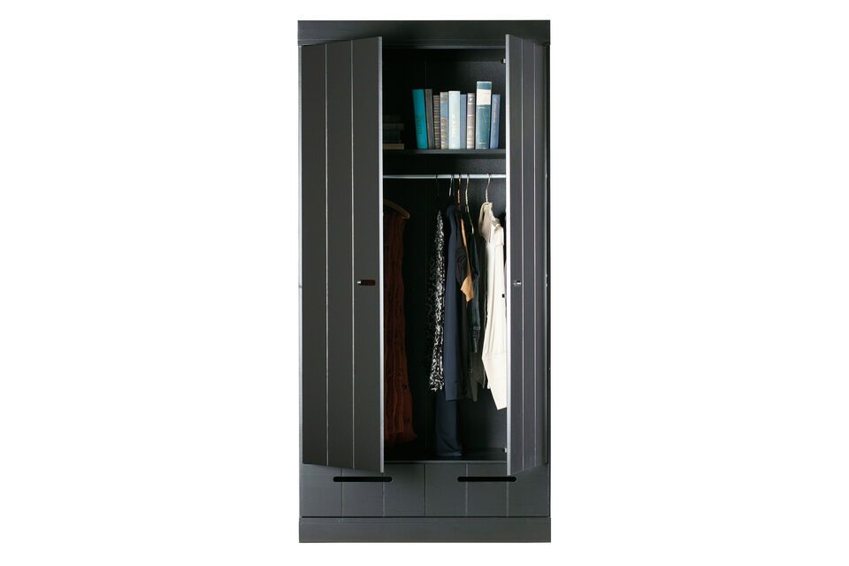 Nos encantan los armarios de madera negra que tienen estilo y un encanto realmente agradable