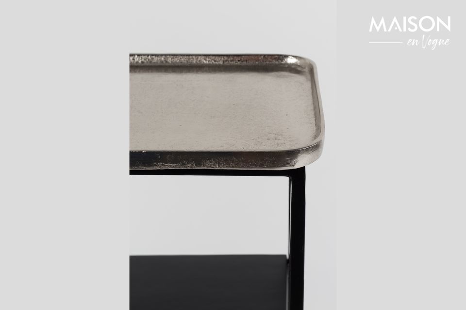 Esta mesa ocasional es ideal para completar la decoración de una sala de estar