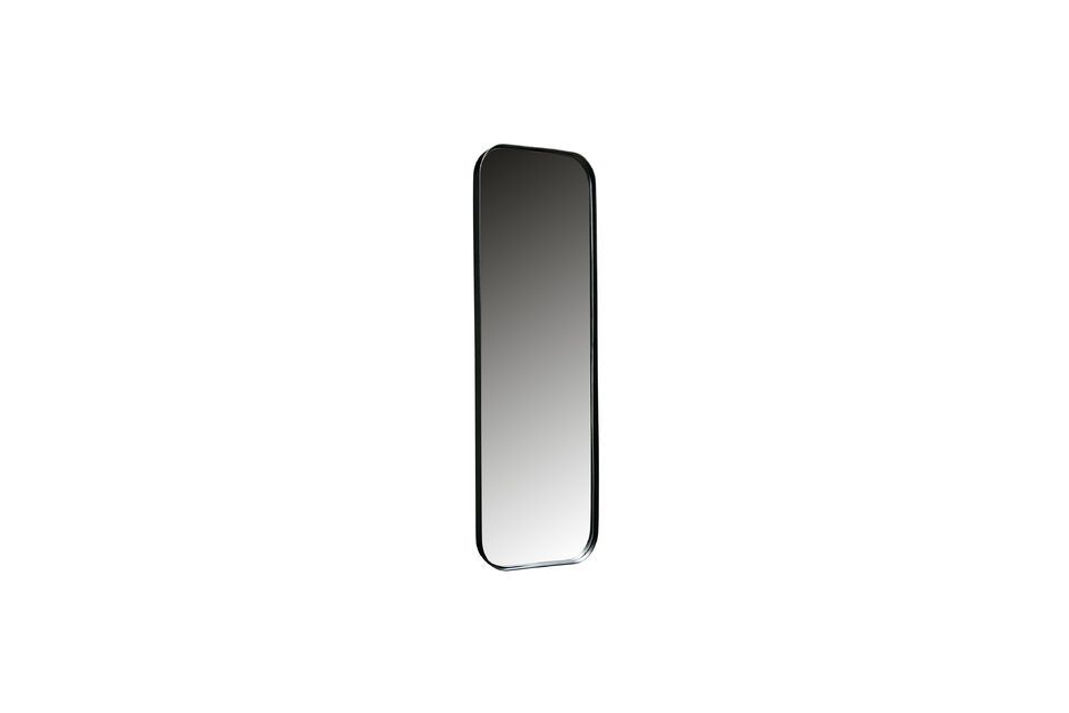 El espejo de metal negro Doutzen es un espejo con marco de metal y recubrimiento de polvo