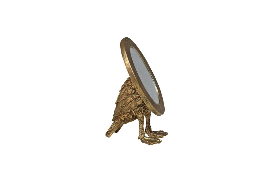 Ovalado y dorado, el espejo de Sorbiers parece a primera vista una creación clásica