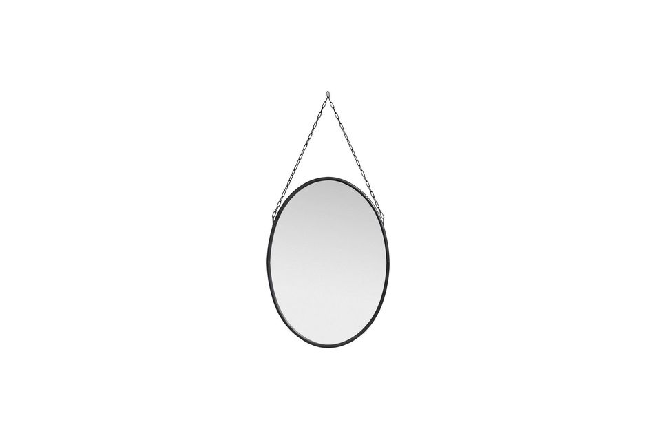 Un espejo ovalado bordeado de negro