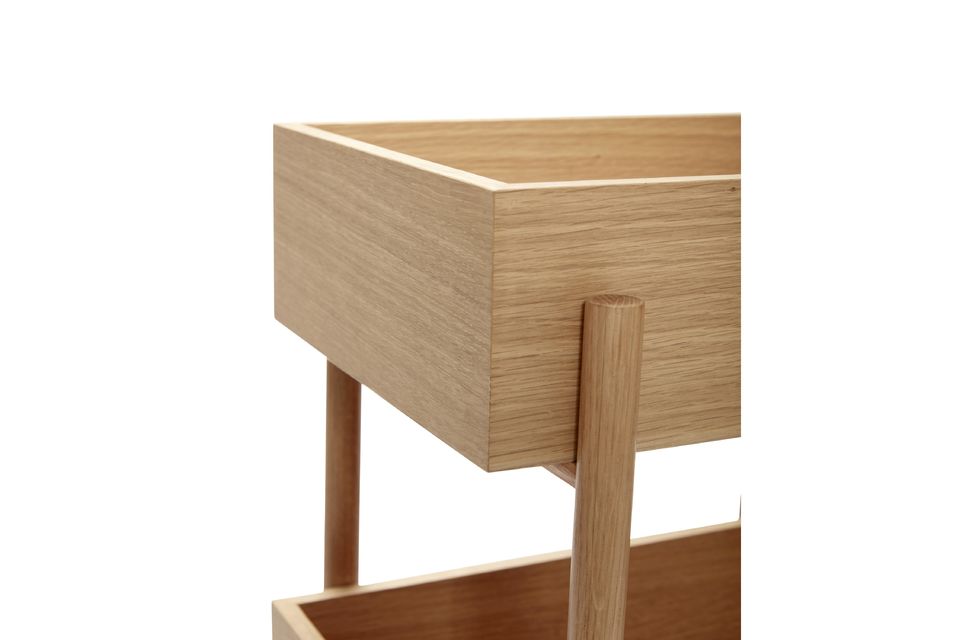 Su madera de roble natural con certificación FSC lo convierte en un mueble que destaca por su