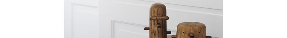 Descriptivo Materiales  Figura decorativa en roble marrón San