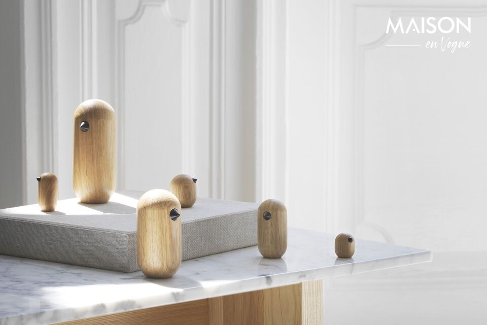 Little Bird es una figurita decorativa de madera de roble claro