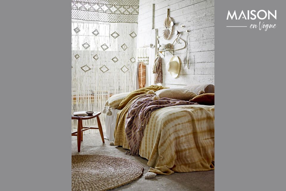 3 hermosos ganchos hechos en madera de mango en un color oscuro con una forma orgánica