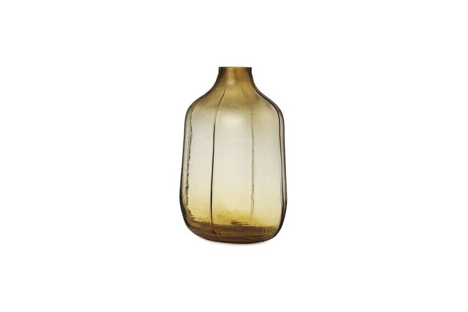 La colección consta de varios modelos: un jarrón grande en vidrio marrón o transparente
