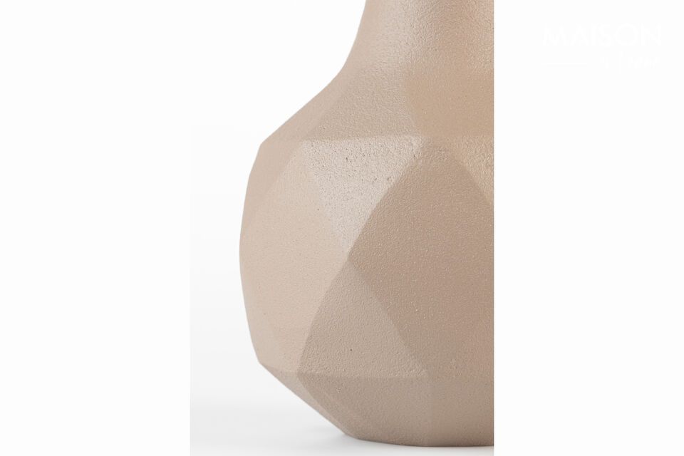 Aporte un toque de elegancia y modernidad a su hogar con el jarrón de aluminio Bloom beige de 16 cm
