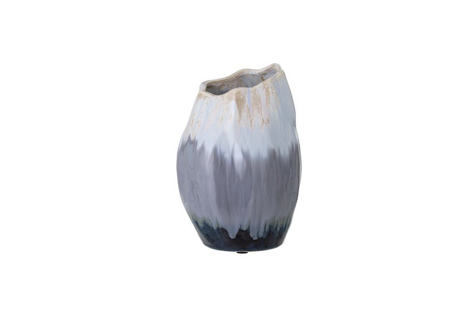 El jarrón Jace Deco de Bloomingville es un hermoso jarrón de cerámica