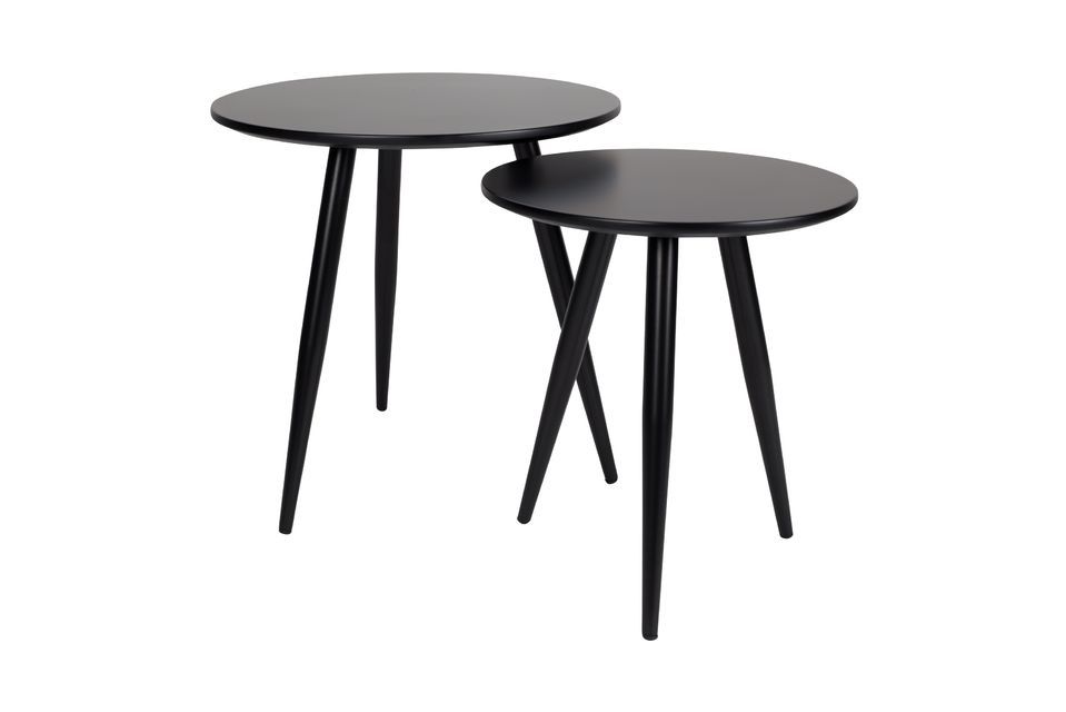 Totalmente negras, estas mesas se mezclarán fácilmente con sus muebles, modernos