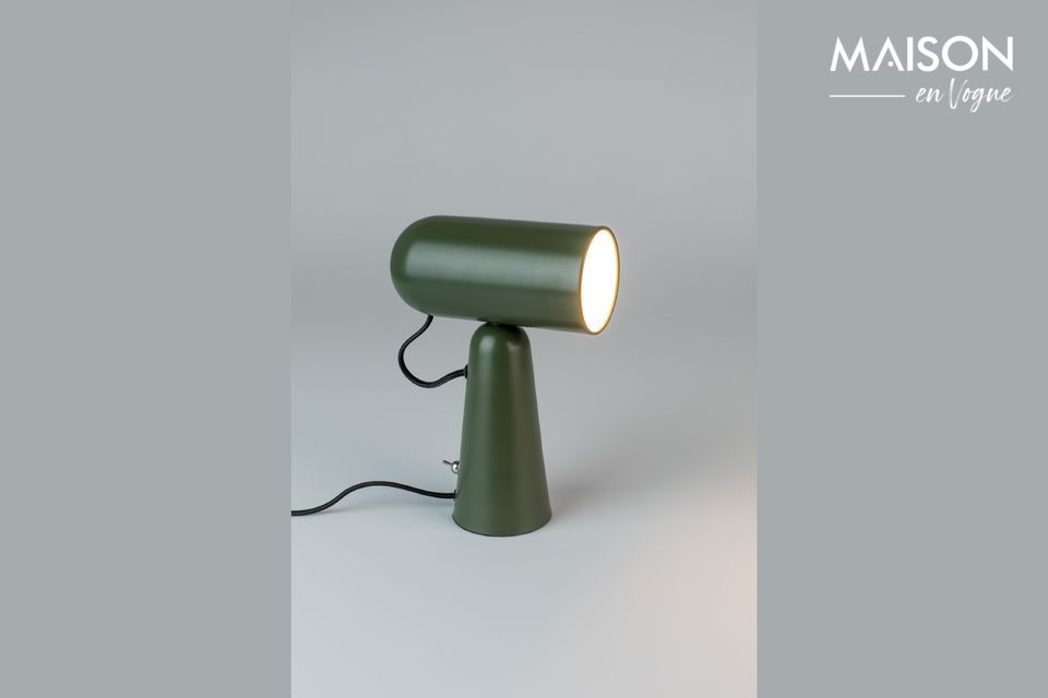 Una lámpara de escritorio bastante discreta pero eficiente con formas simples.