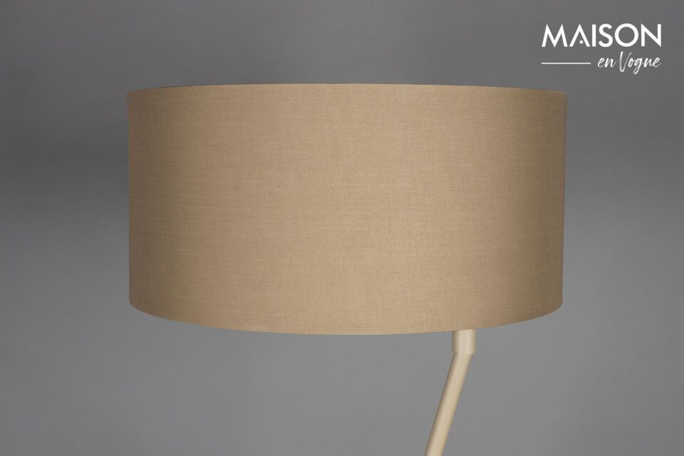 Sumérjase en la cálida atmósfera creada por la lámpara de pie de hierro Murphy beige