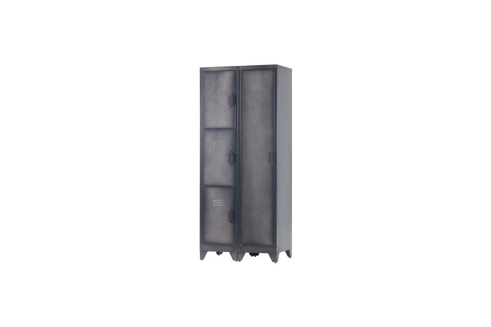Este robusto armario industrial de metal ofrece un amplio espacio de almacenamiento para todas sus