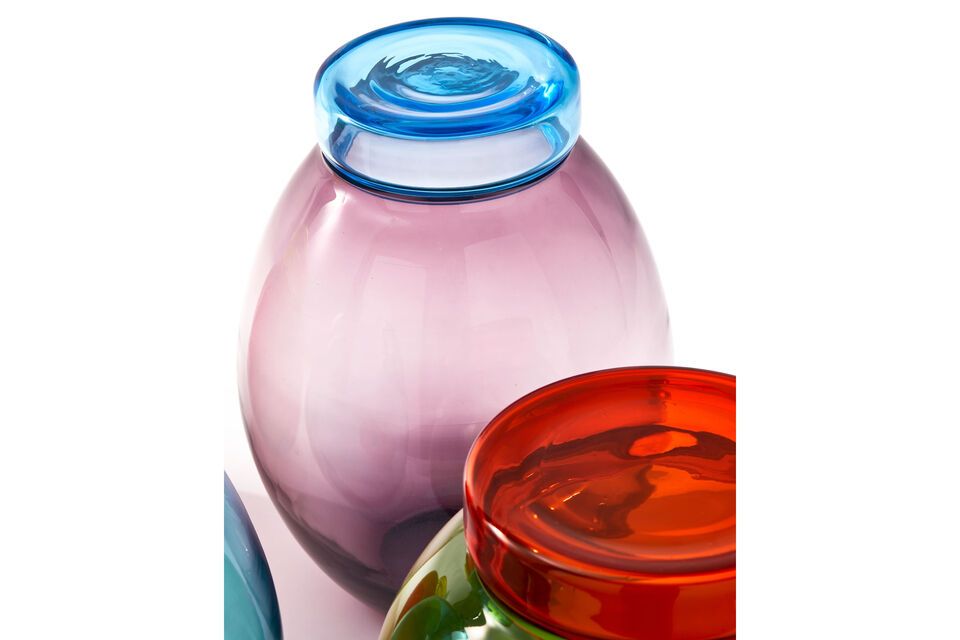 Con una variedad de colores brillantes encapsulados en vidrio