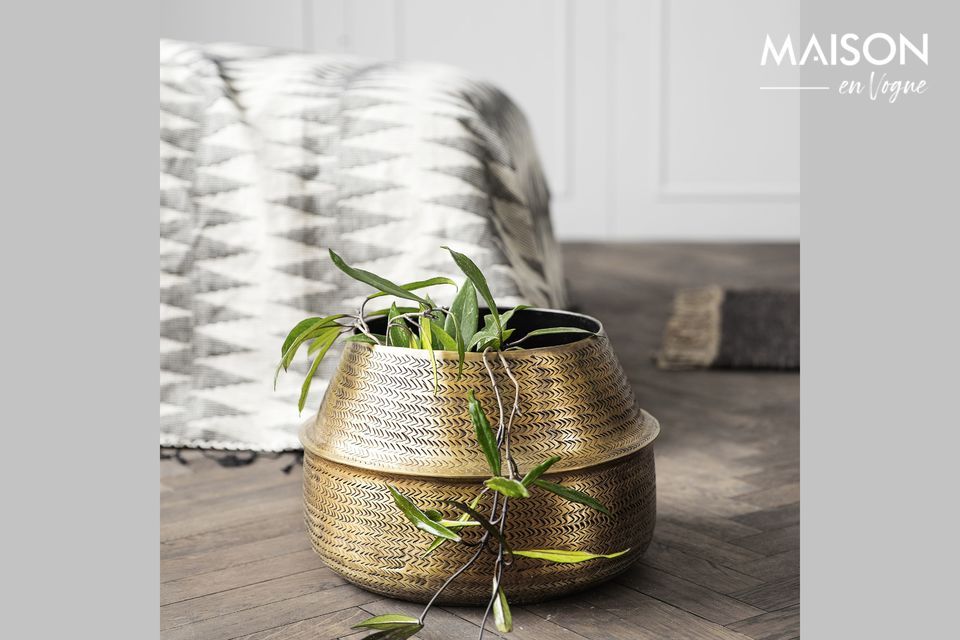 Maceta de aluminio con acabado de latón dorado Rattan House Doctor