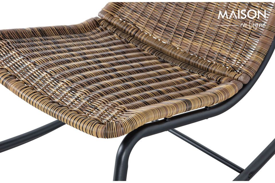 ¡No pierda esta oportunidad de relajarse al aire libre con estilo con la mecedora WOOD Tom!