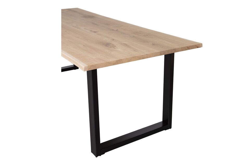 Esta mesa robusta y duradera está fabricada en roble no tratado (fsc) y cuenta con una pata en U