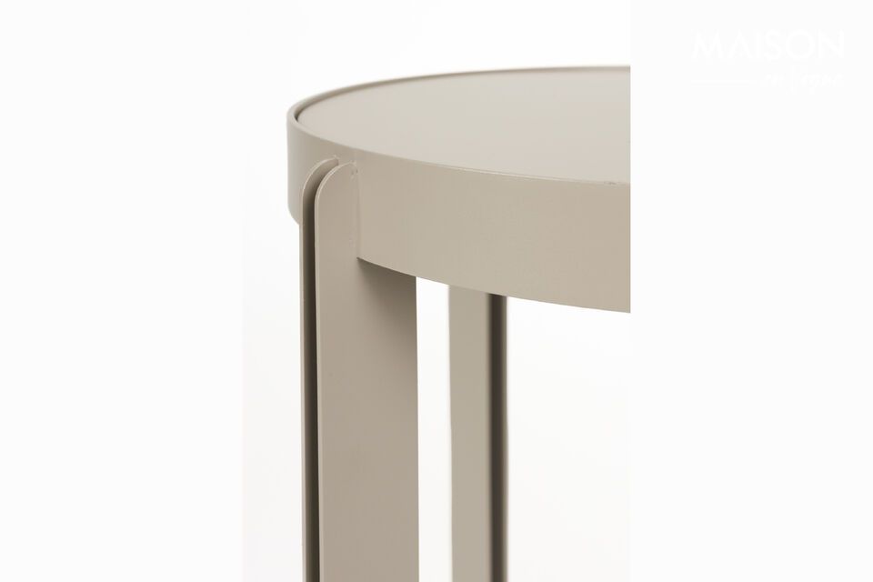 Diseñada por Bas Vellekoop, esta mesa es una inteligente mezcla de funcionalidad y elegancia