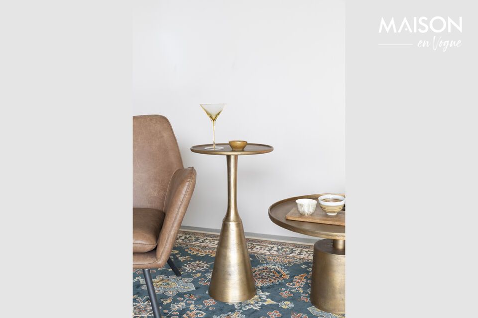 Un mueble de aluminio dorado, perfecto por su elegancia y practicidad.