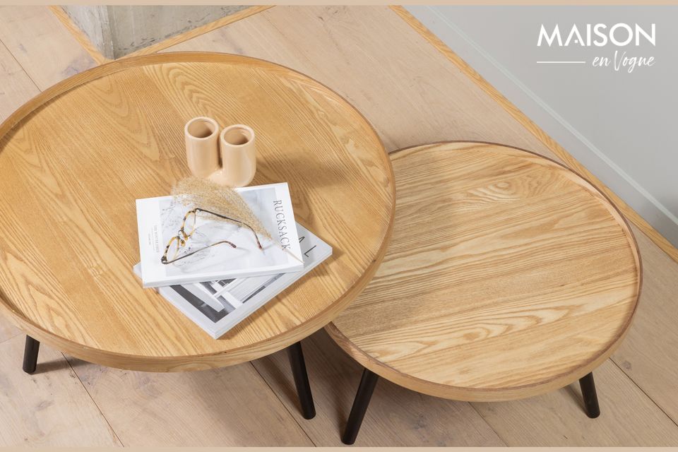 Mesa auxiliar de madera beige Mesa, sencillez y versatilidad