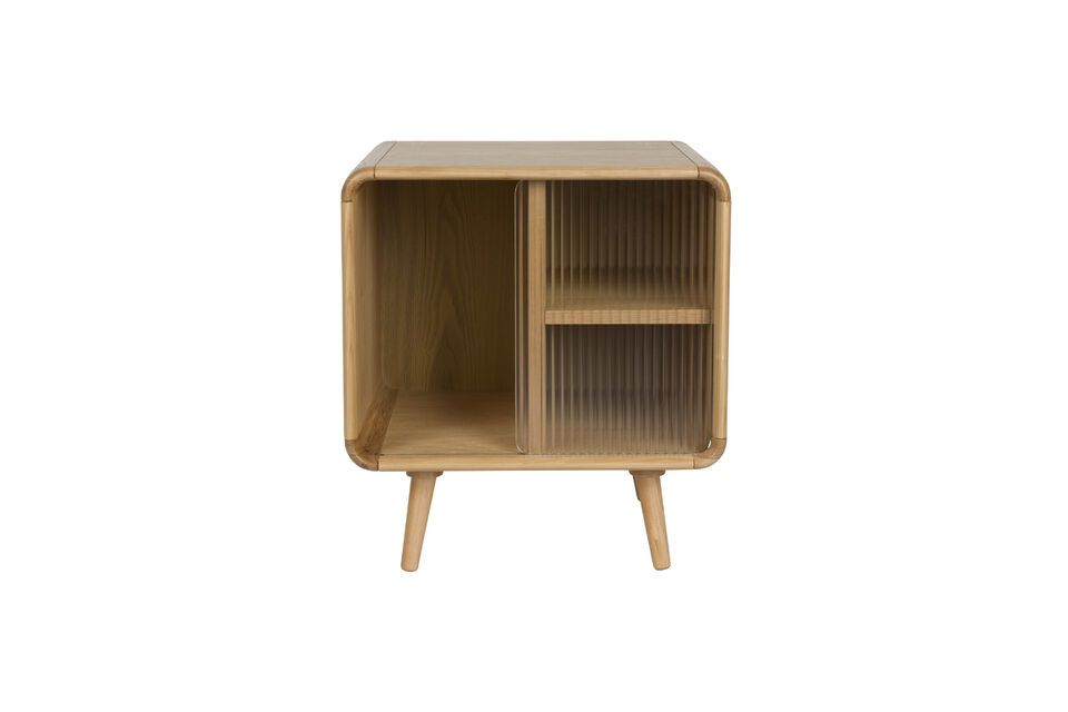 Sus dimensiones de 50x40x55 cm la convierten en la compañera ideal para leer o relajarse