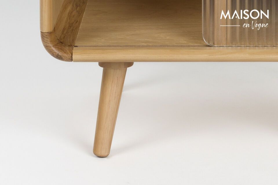 La sutil y cálida textura de la madera invita a un toque sensual
