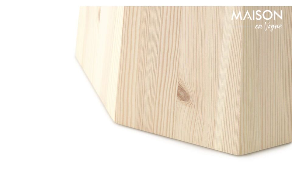 La exclusiva base ancha de madera hace que esta mesa auxiliar de pino realmente destaque