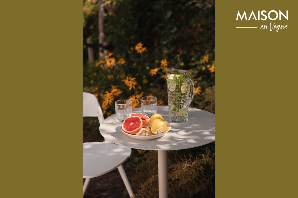La mesa bistro Snow de acero beige es una solución práctica y elegante para los momentos