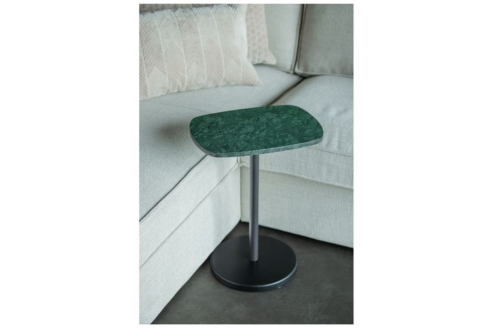 Mesa de centro de mármol verde Fola, práctica y elegante