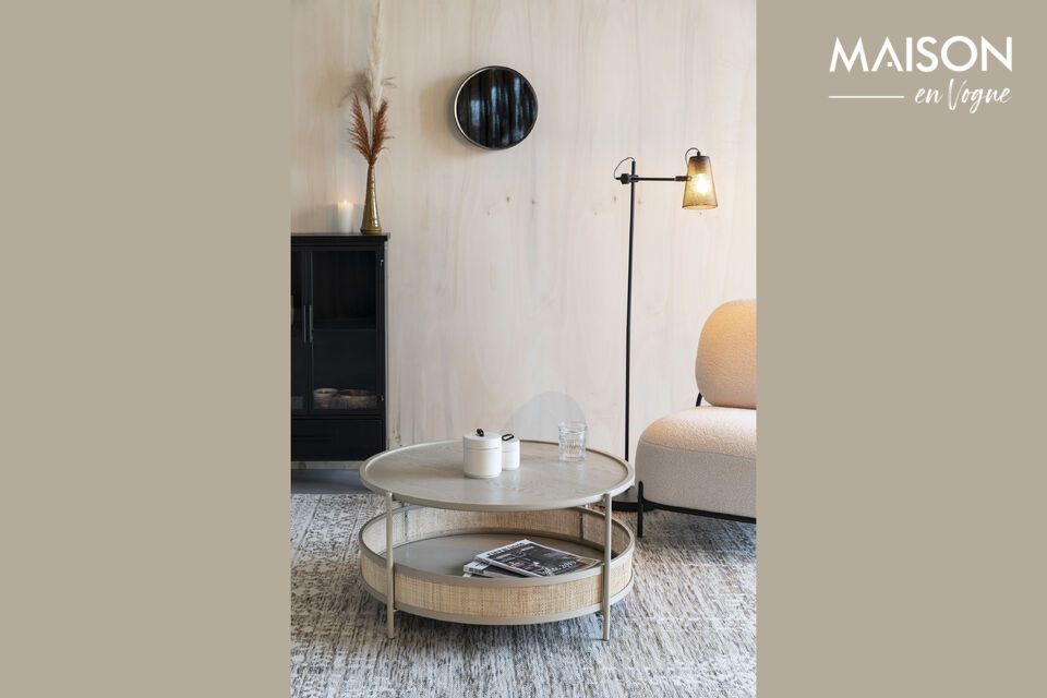 Descubra la elegancia atemporal con nuestra mesa de centro Makoto de ratán beige