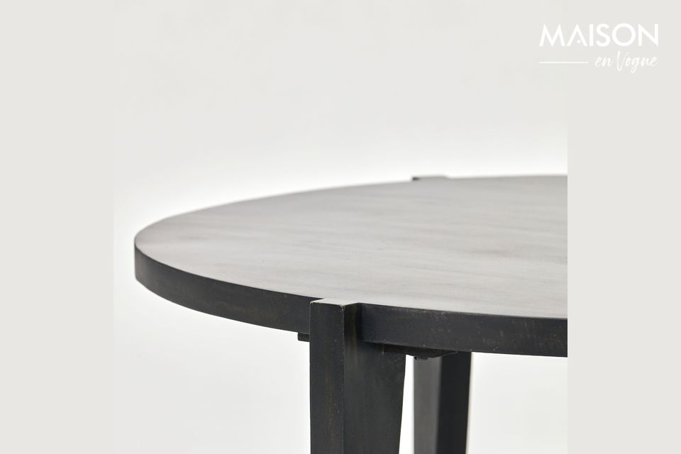 Una mesa de madera de mango