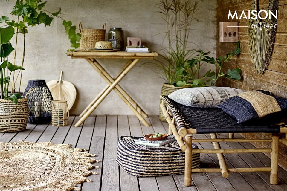La mesa plegable Sole es especialmente adecuada para un balcón, una pequeña terraza o un jardín