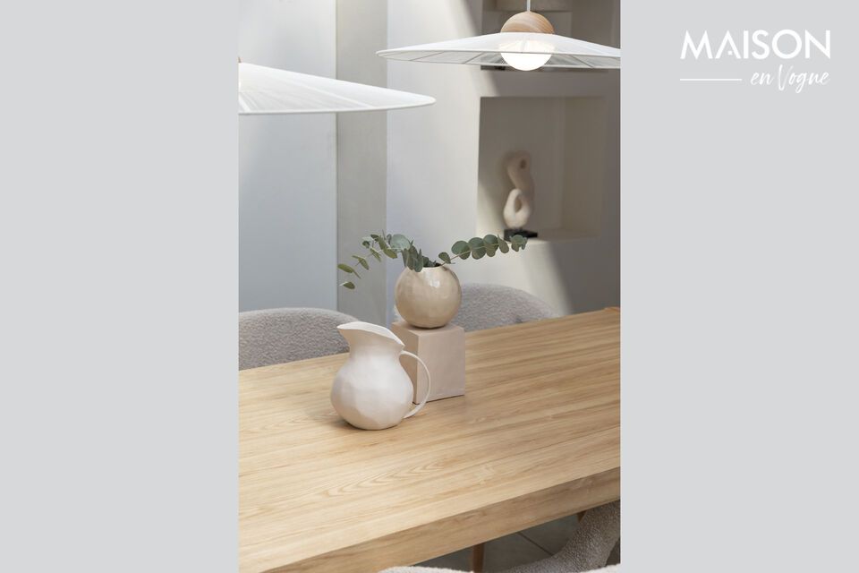 La mesa de comedor Sticks es mucho más que un mueble: es una invitación a la convivencia