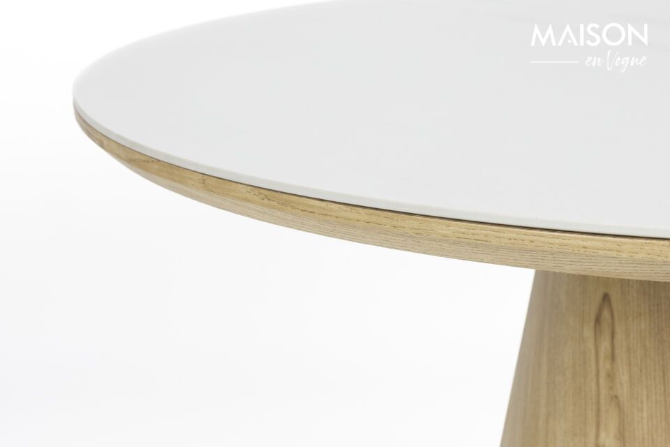 Tanto si cena en familia como con amigos, esta mesa hace que cada momento sea sencillo y agradable