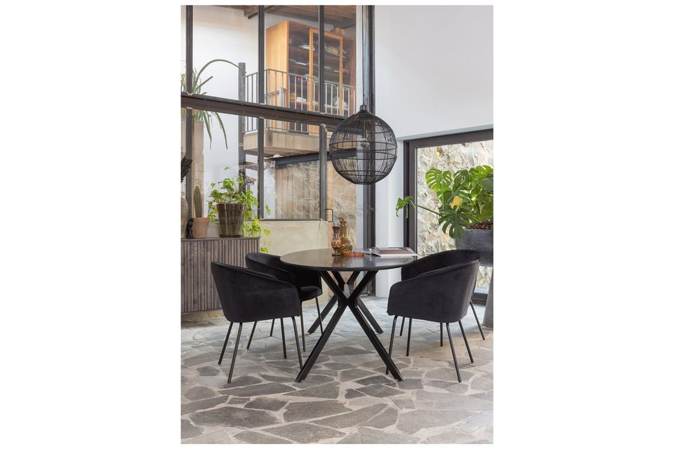 Hermosa mesa de comedor ovalada de acero negro para 8 personas