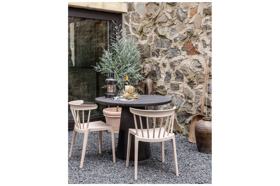 Mesa de comedor redonda de fibra de arcilla marrón Damon, sencilla y elegante